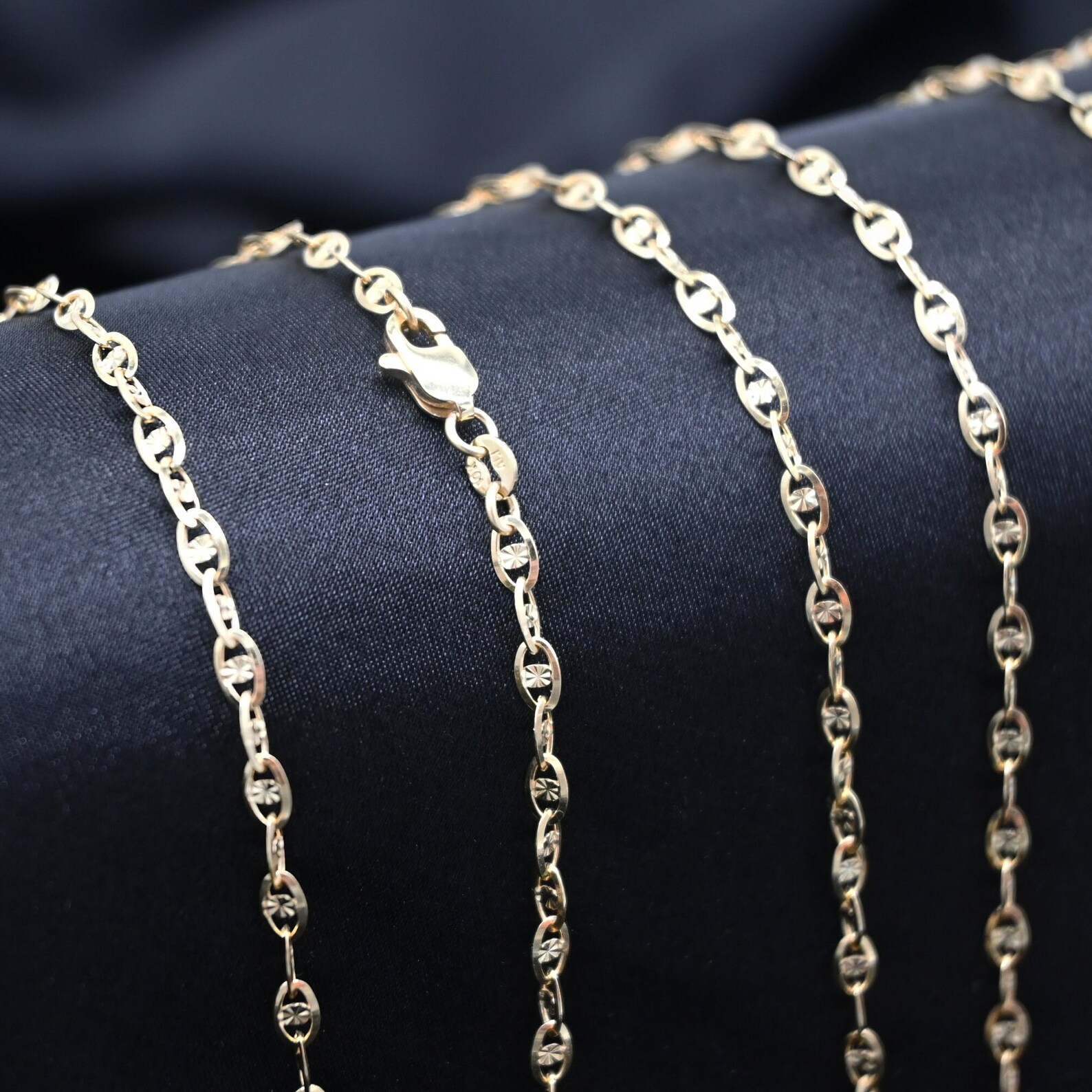 10K Gold Valentino Chain Link Necklace A Timeless Statement of Elegance
