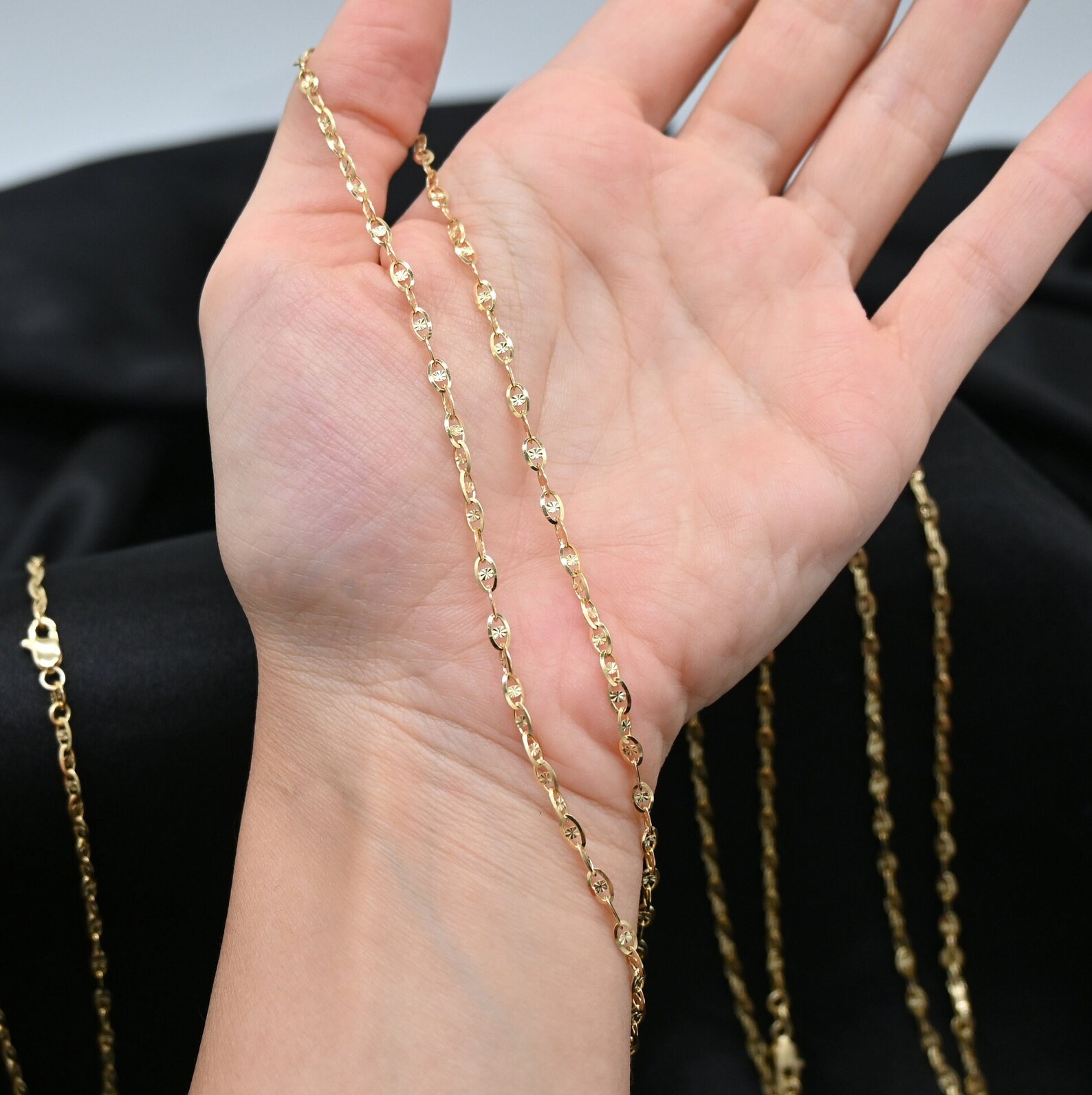 10K Gold Valentino Chain Link Necklace A Timeless Statement of Elegance