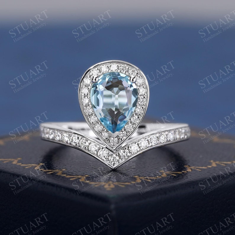 1.35CT Pear Cut Aquamarine Engagement Ring A Shimmering Symbol of Love