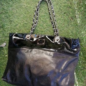 90s Vintage Jaeger Leather Shoulder Bag with Bold Gold Chain