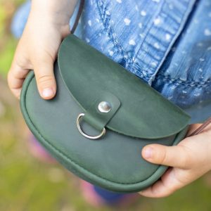 Adorable Mini Leather Crossbody Bag for Little Girls A Stylish and Practical Accessory