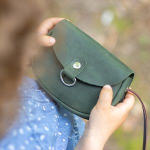 Adorable Mini Leather Crossbody Bag for Little Girls A Stylish and Practical Accessory