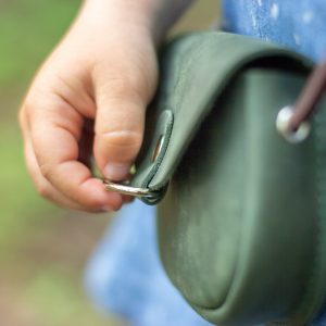 Adorable Mini Leather Crossbody Bag for Little Girls A Stylish and Practical Accessory