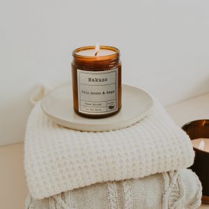 Aromatic Escape Clove and Sandalwood Wood Wick Candle for a Serene Ambiance