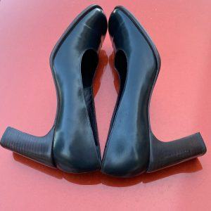 Authentic 90s Vintage Gucci Black Leather Pumps Timeless Elegance and Style