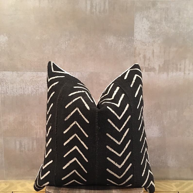 Authentic Black Mudcloth Pillow Cover with Arrow | Organic Handmade Cotton Pillow | African Decor | Real Mudcloth | PLACENCIA