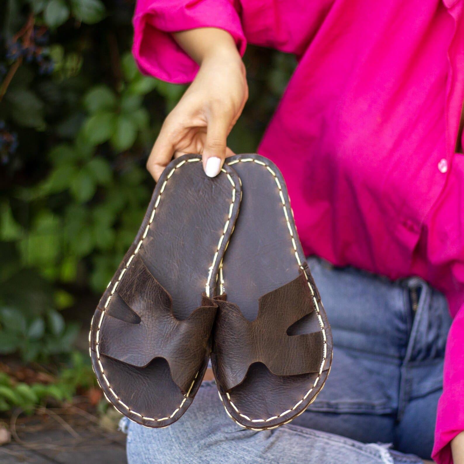 Barefoot H Slippers Women Crazy Brown – Comfy Casual Slides for Summer