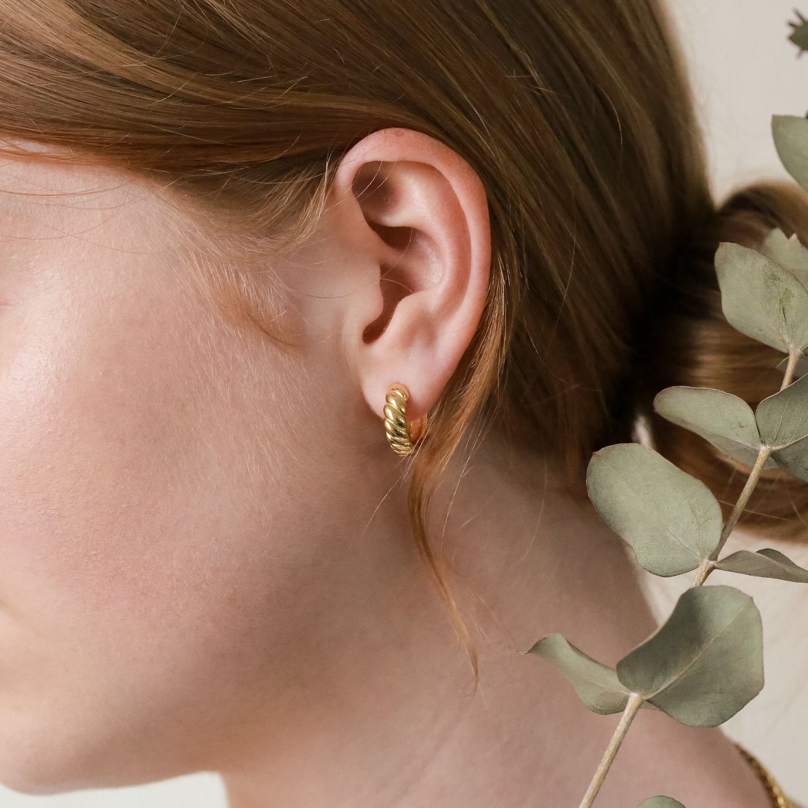 Bold Croissant Hoop Earrings Elevate Your Style with Minimalist Elegance