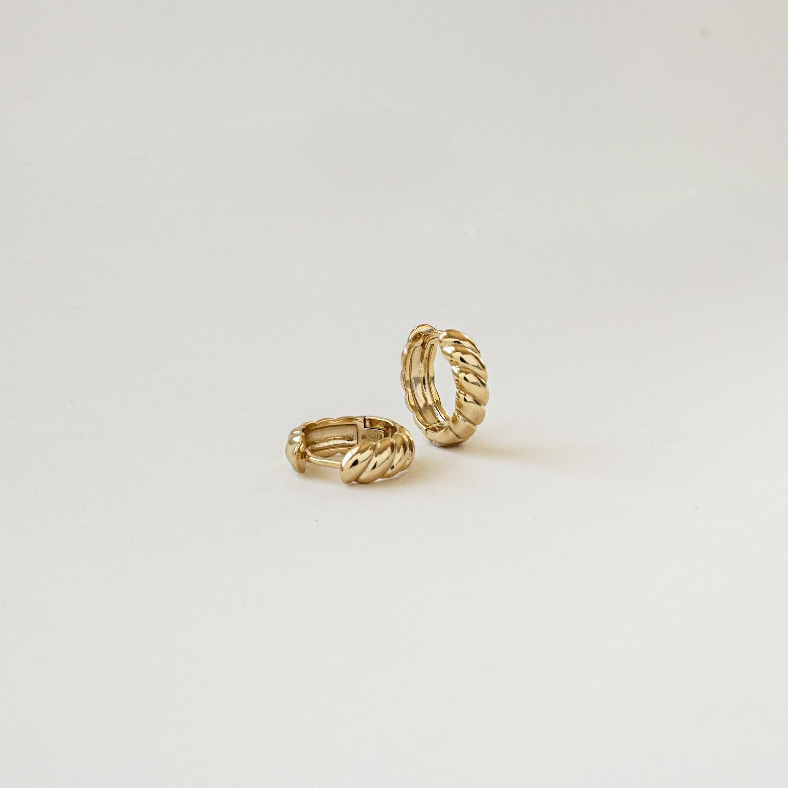 Bold Croissant Hoop Earrings Elevate Your Style with Minimalist Elegance