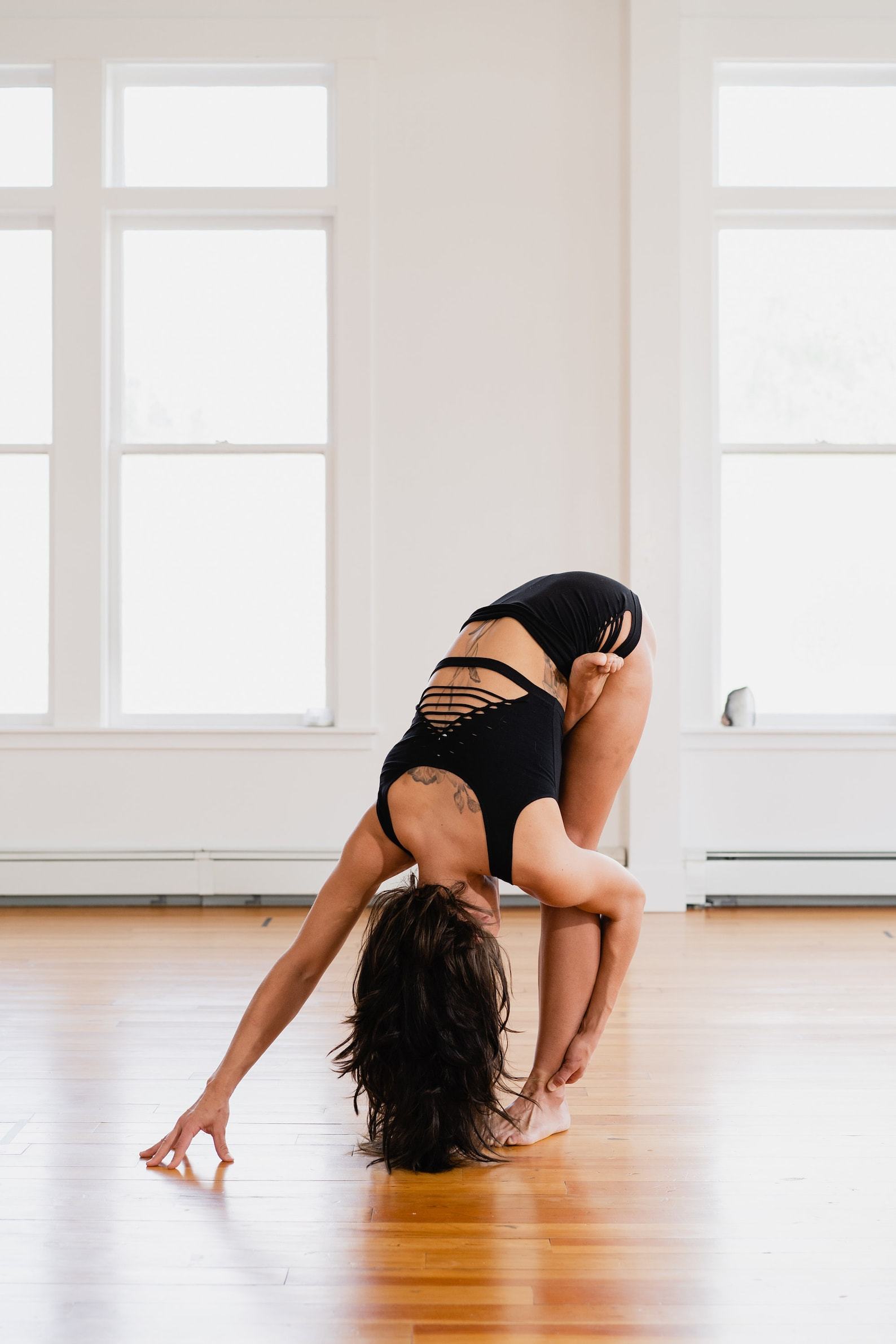 BRE Braided Crop Tank Top Elevate Your Style with Intricate Detailing - Image 4