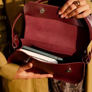 Burgundy Minimalist Shoulder Purse The Epitome of Elegance and Style