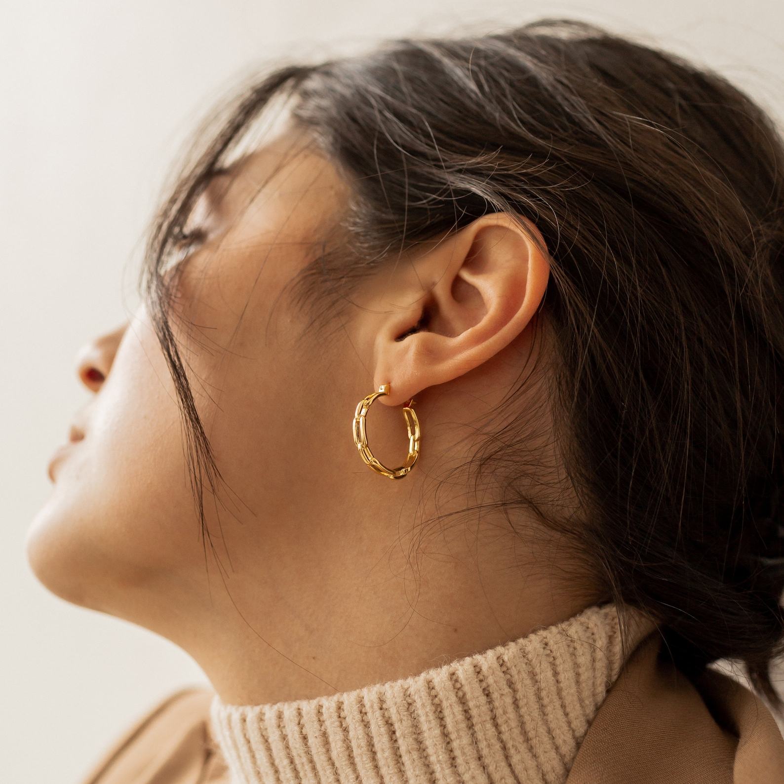 Caitlyn Minimalist Bold Link Hoop Earrings Statement Gold Hoops for Bridesmaids (ER060)