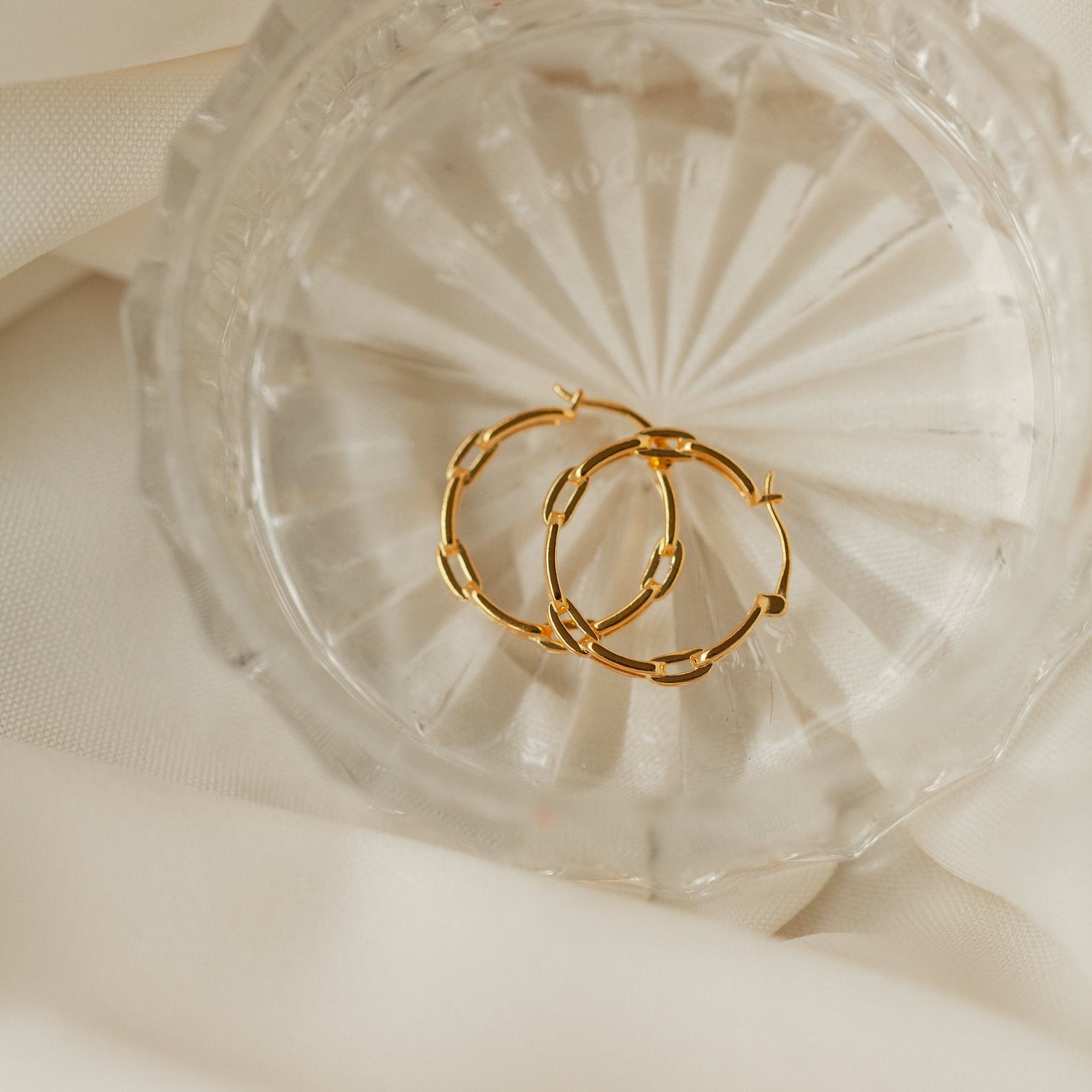 Caitlyn Minimalist Bold Link Hoop Earrings Statement Gold Hoops for Bridesmaids (ER060)