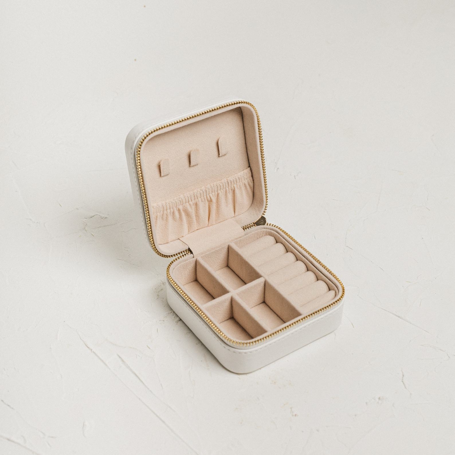 Caitlyn Minimalist Jewelry Travel Case Vegan Leather, Bridesmaid Item, Item for Her (RX001)