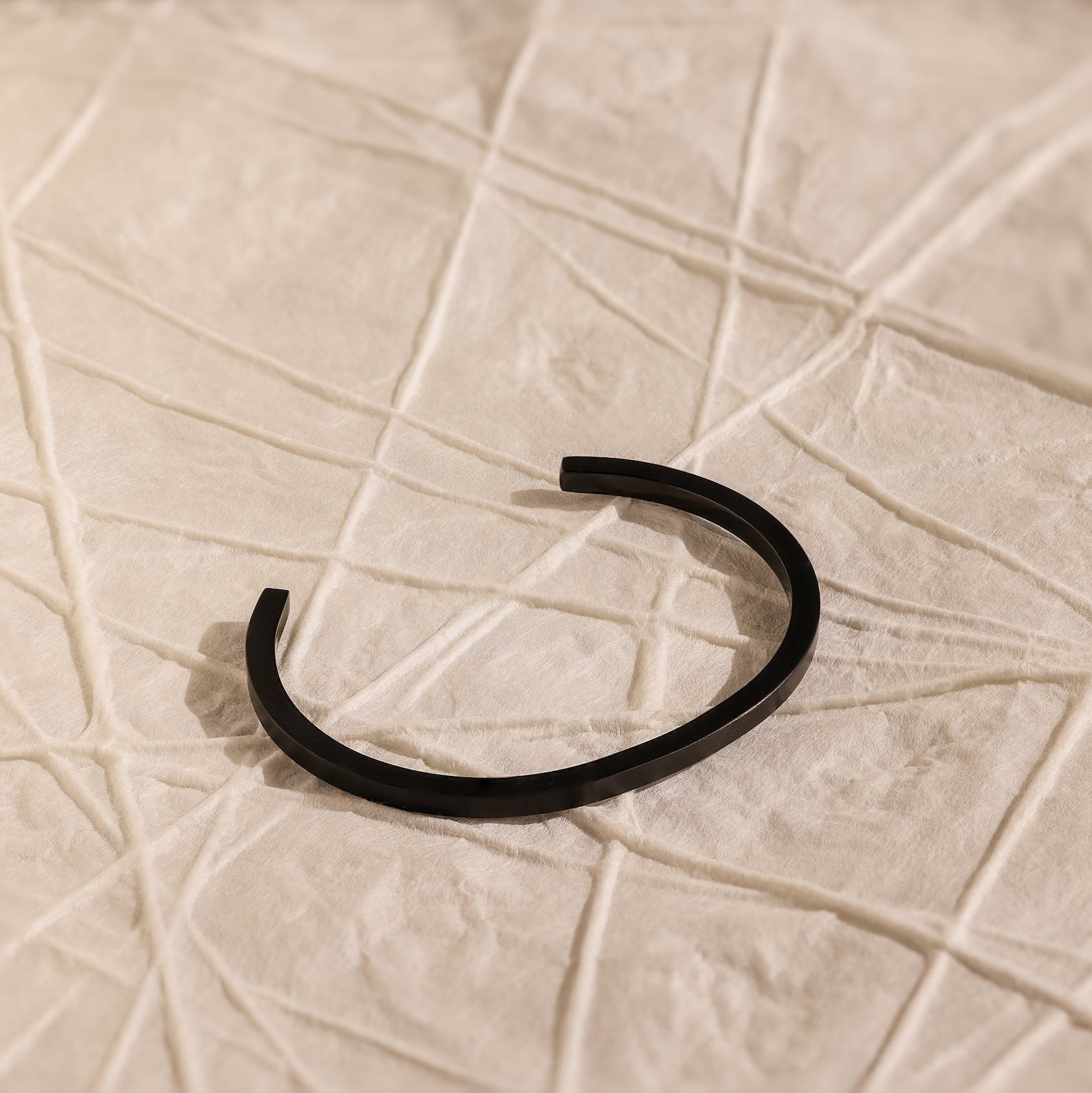 Caitlyn Minimalist Men’s Black Bangle Bracelet The Epitome of Masculine Elegance