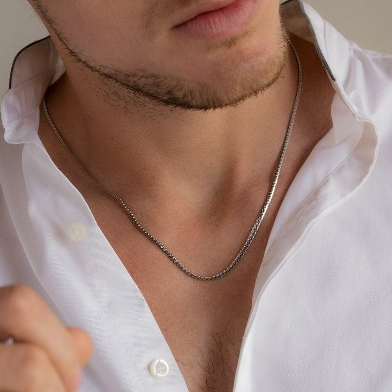 Caitlyn Minimalist Men’s Bold Snake Chain Necklace Elevate Your Everyday Style
