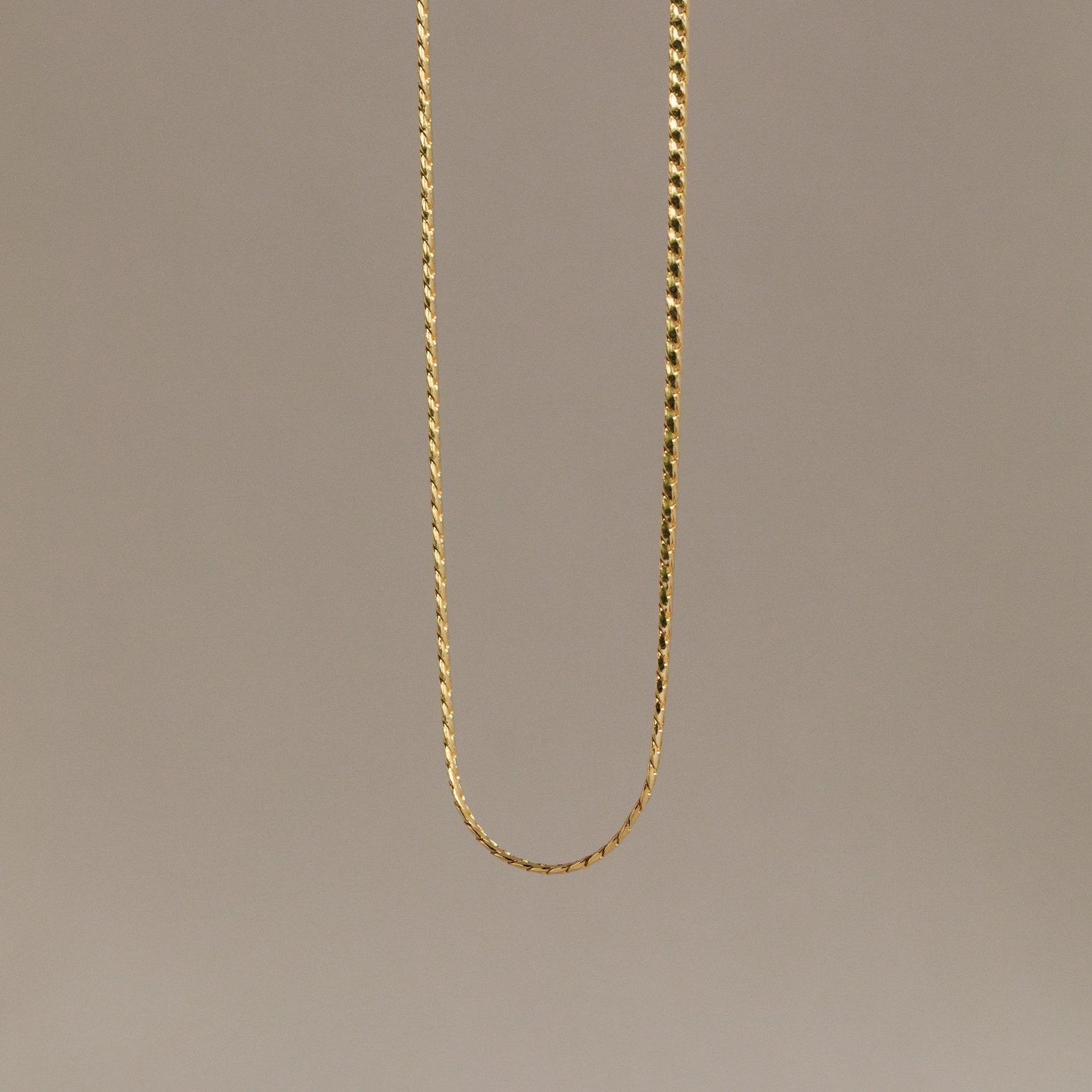 Caitlyn Minimalist Men’s Bold Snake Chain Necklace Elevate Your Everyday Style