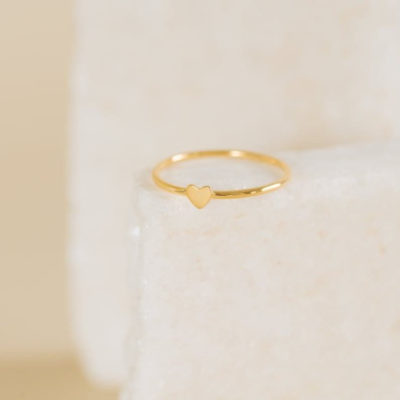 Caitlyn Minimalist’s Dainty Heart Charm Ring A Symbol of Love and Promise