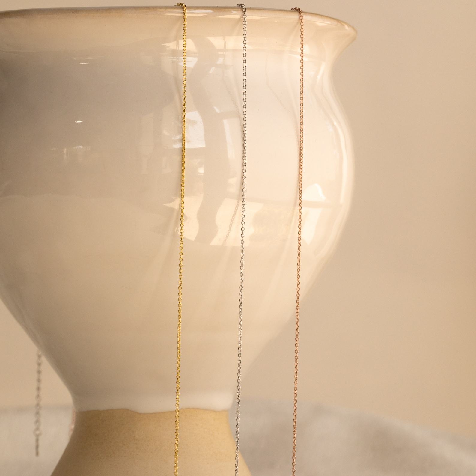 Caitlyn Minimalist’s Dainty Layering Chain Necklace Elevate Your Everyday Style with Timeless Elegance