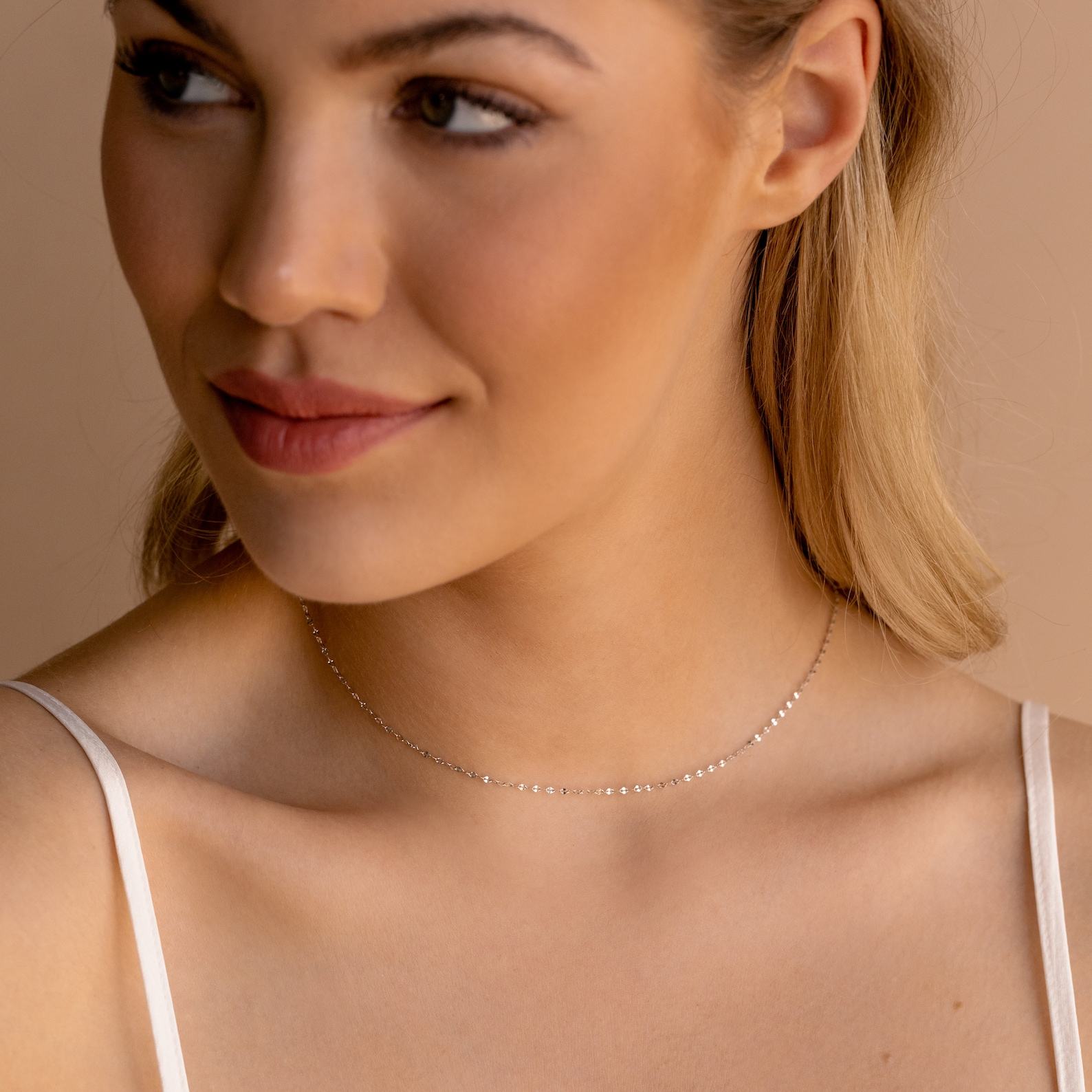 Caitlyn Minimalist’s Dainty Mirror Chain Necklace Elevate Your Style with Grace and Simplicity