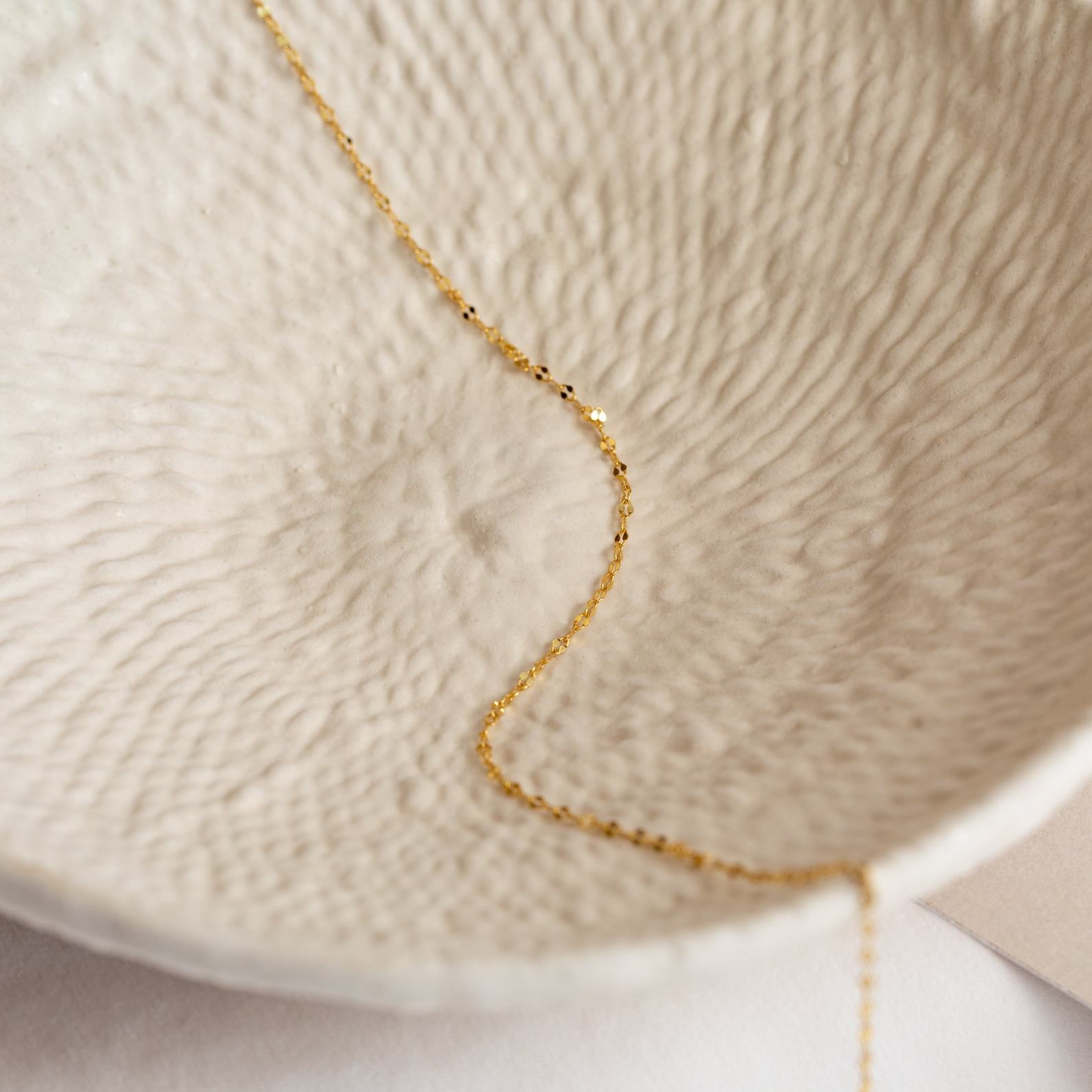 Caitlyn Minimalist’s Dainty Mirror Chain Necklace Elevate Your Style with Grace and Simplicity