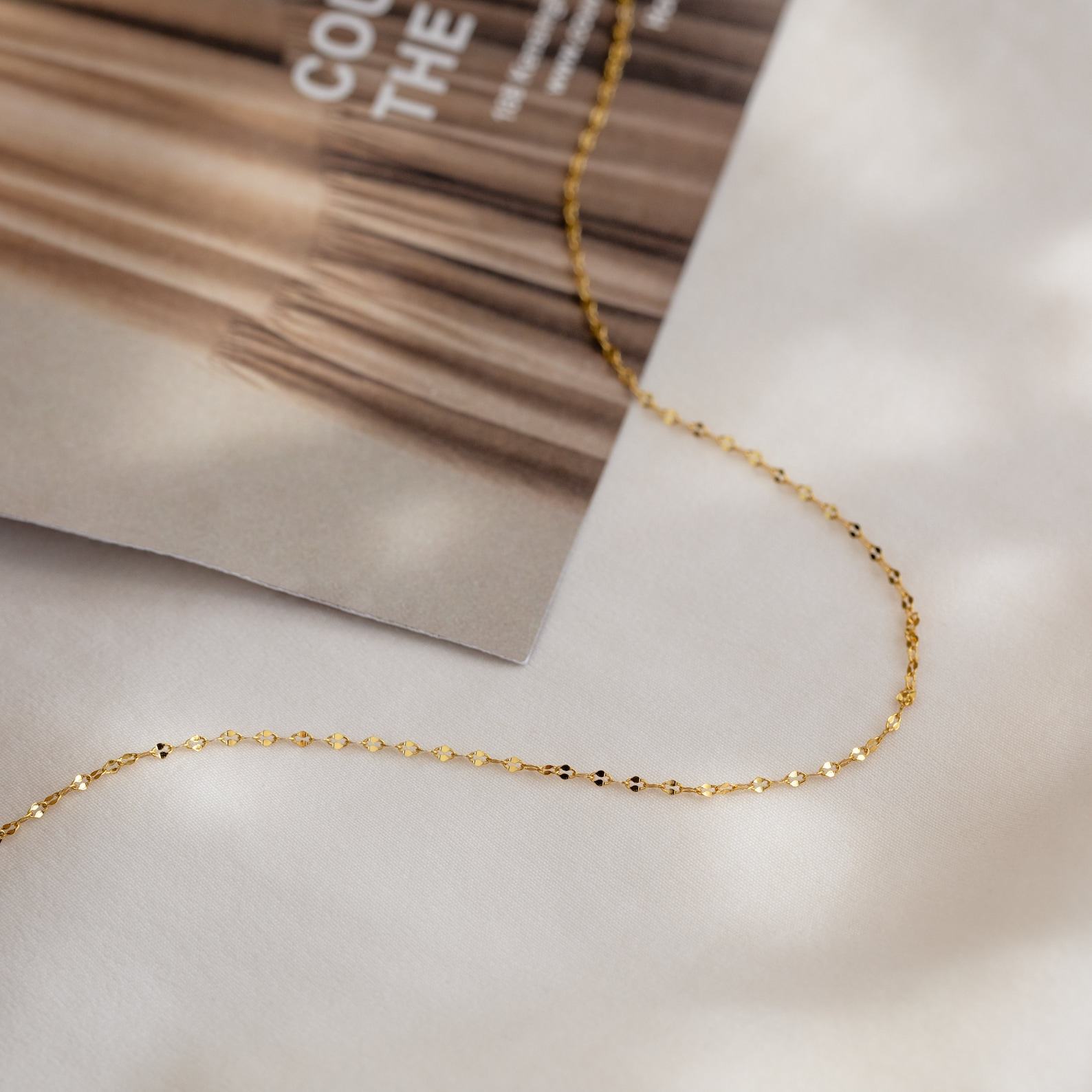 Caitlyn Minimalist’s Dainty Mirror Chain Necklace Elevate Your Style with Grace and Simplicity