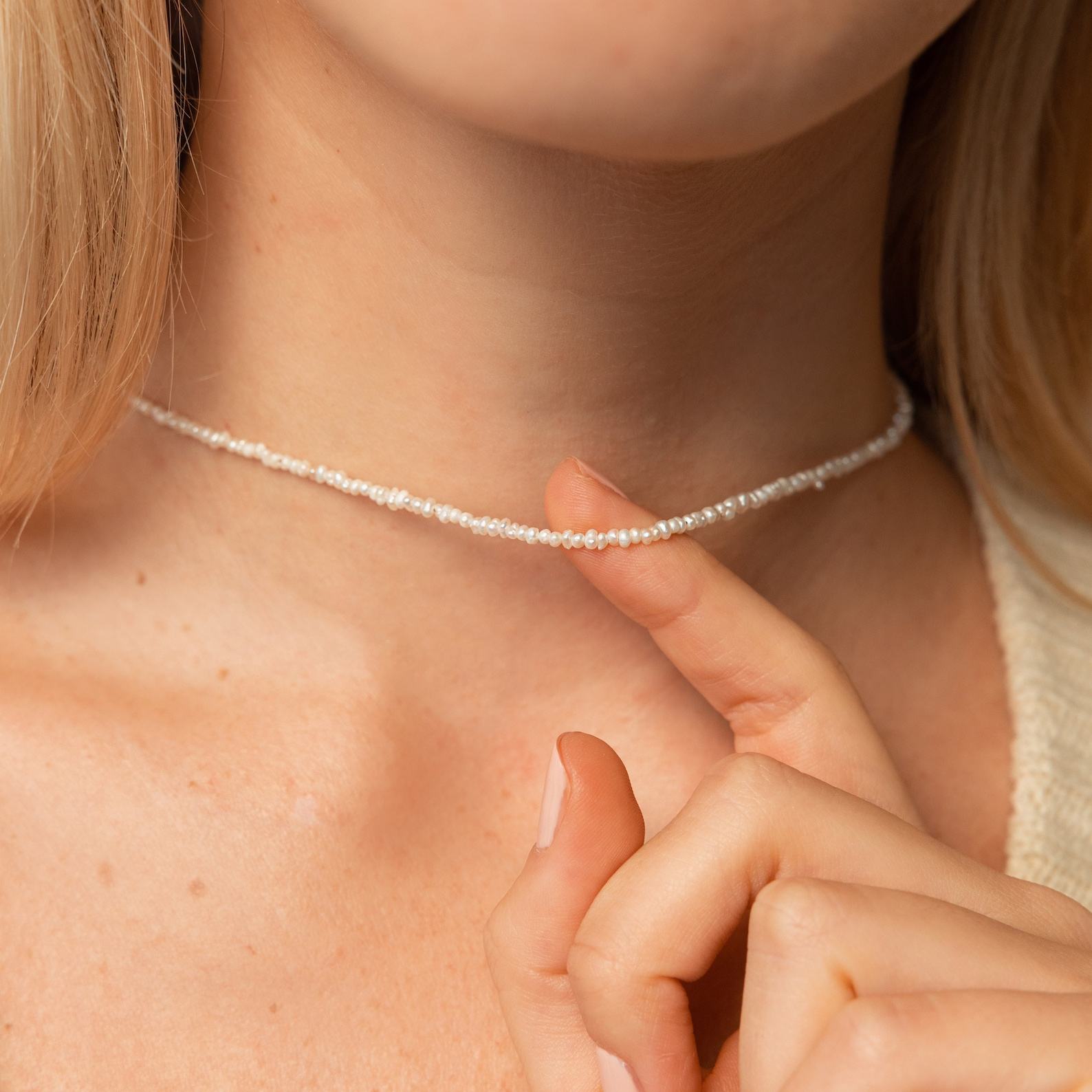 Caitlyn Minimalist’s Delicate Pearl Choker A Timeless Adornment for Brides, Bridesmaids, and Special Occasions