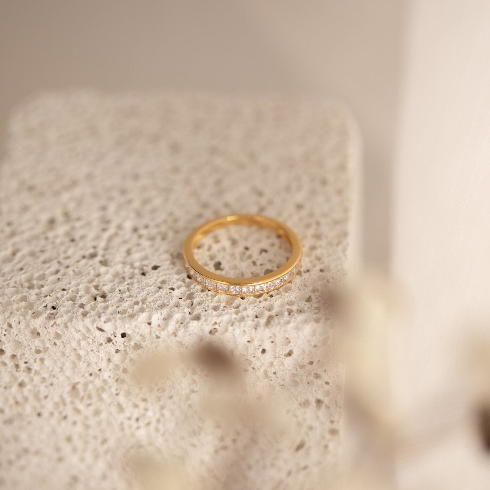 Caitlyn Minimalist’s Diamond Band Timeless Elegance for Your Special Day