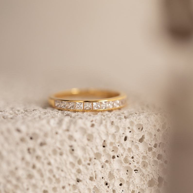 Caitlyn Minimalist’s Diamond Band Timeless Elegance for Your Special Day