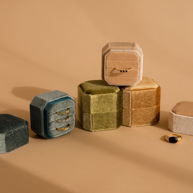 Caitlyn Minimalist’s Square Velvet Jewelry Box Timeless Elegance for Your Precious Treasures