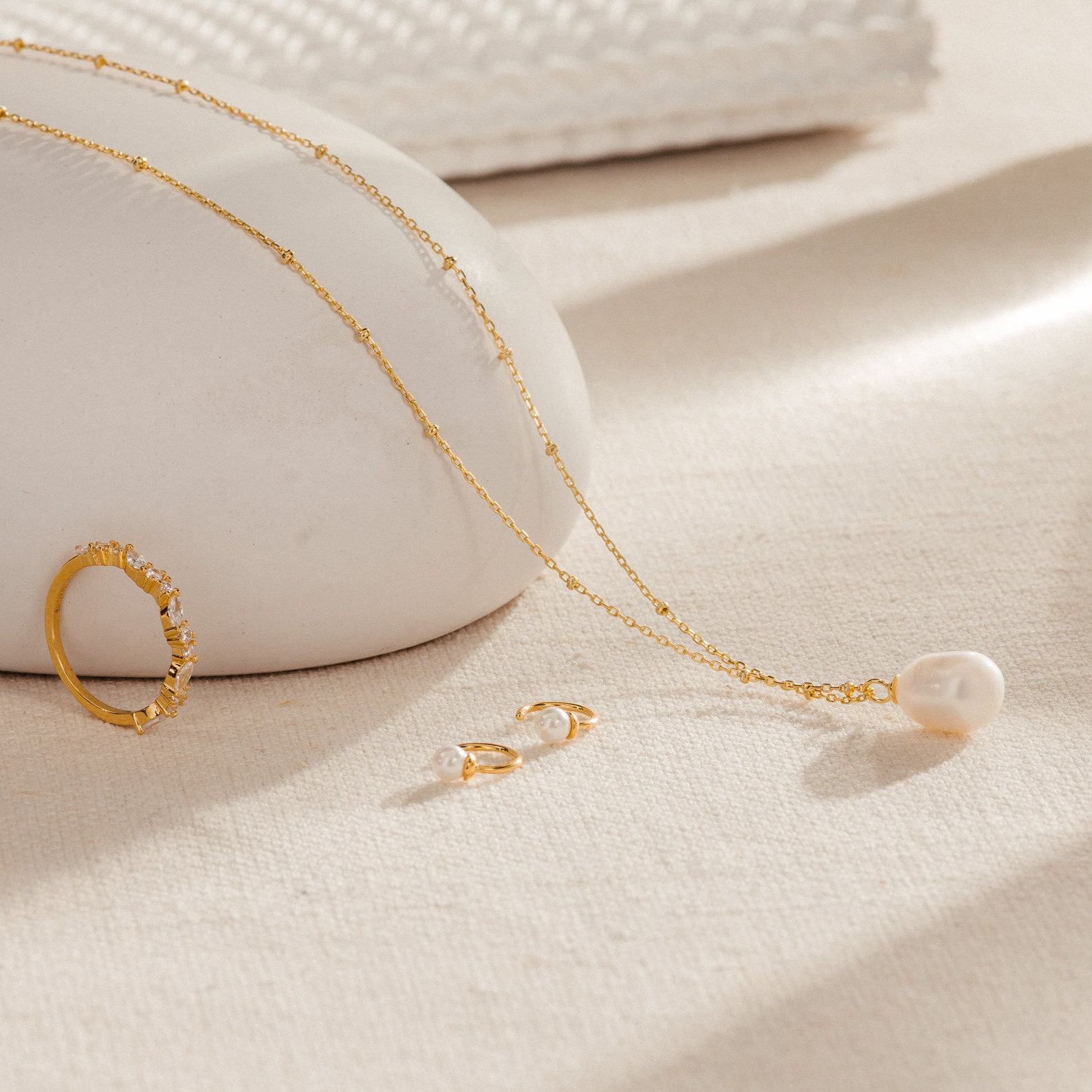 Caitlyn’s Pearl Drop Pendant Necklace A Delicate Touch for Bridesmaids and Everyday Elegance