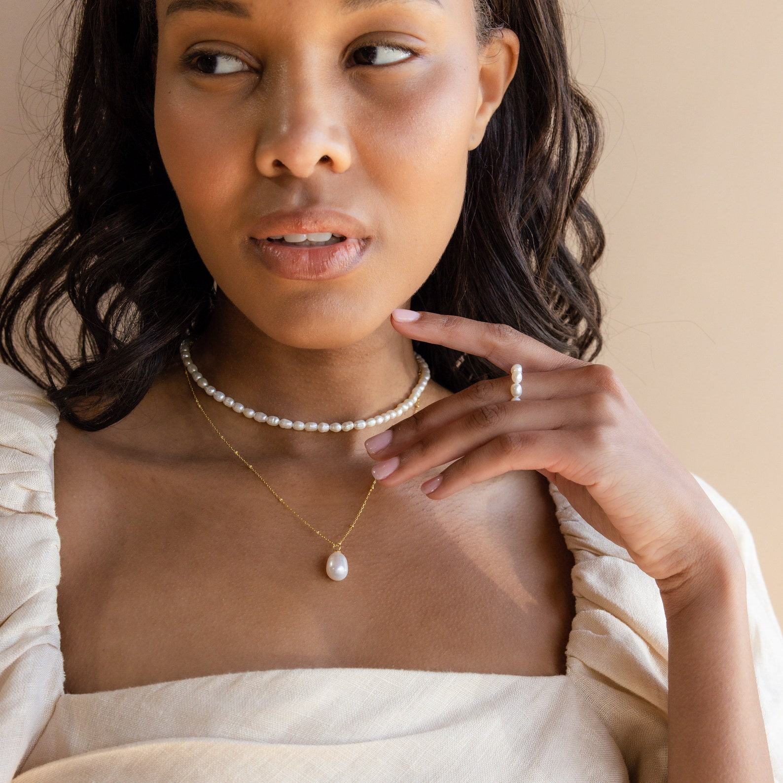 Caitlyn’s Pearl Drop Pendant Necklace A Delicate Touch for Bridesmaids and Everyday Elegance