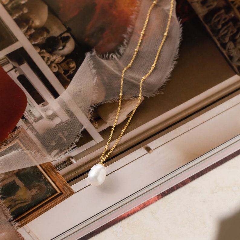 Caitlyn’s Pearl Drop Pendant Necklace A Delicate Touch for Bridesmaids and Everyday Elegance