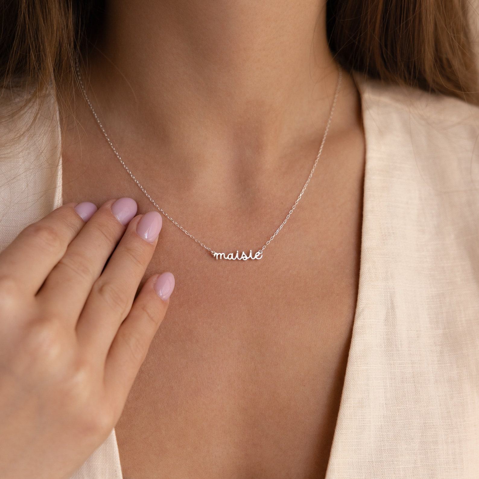 Caitlyn’s Personalized Name Necklace A Delicate and Meaningful Keepsake