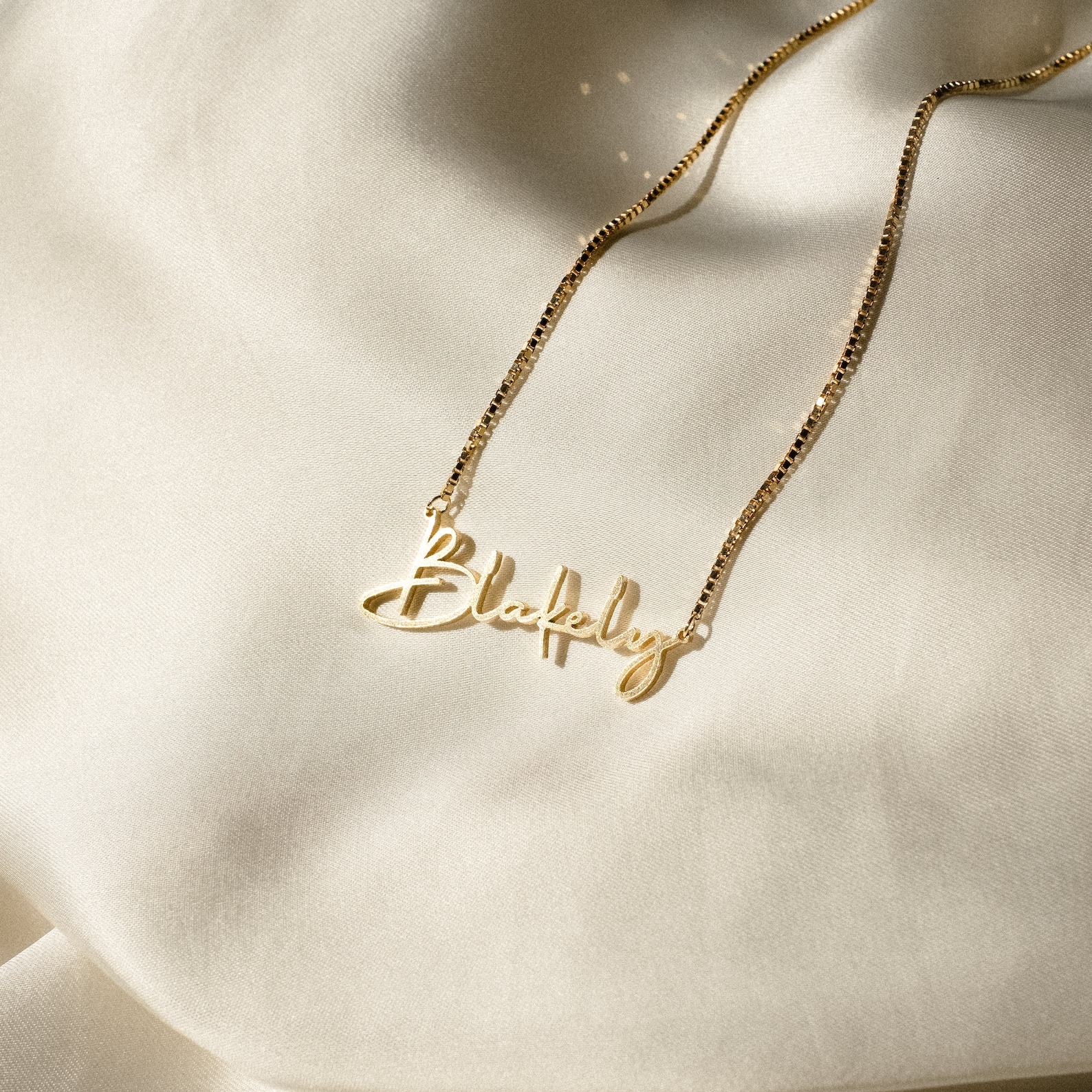 CaitlynMinimalist Personalized Name Necklace A Timeless Treasure for Her