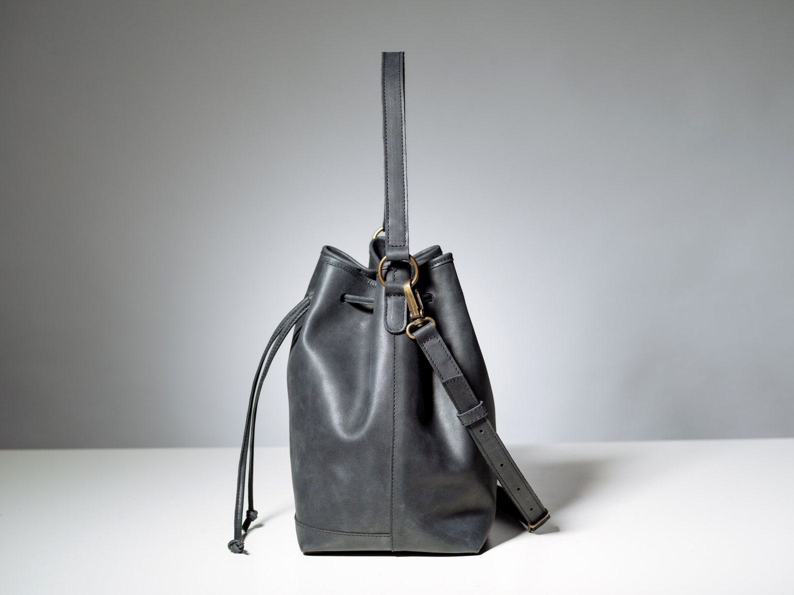 Captivating Black Bucket Bag A Versatile Accessory for Women - Image 3