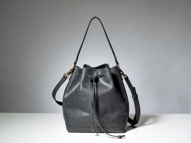 Captivating Black Bucket Bag A Versatile Accessory for Women