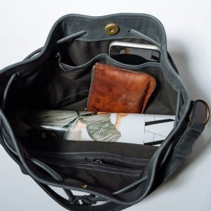 Captivating Black Bucket Bag A Versatile Accessory for Women