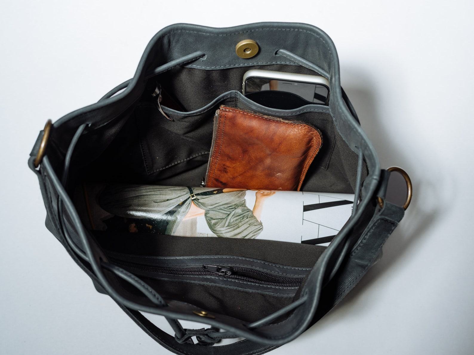 Captivating Black Bucket Bag A Versatile Accessory for Women - Image 6