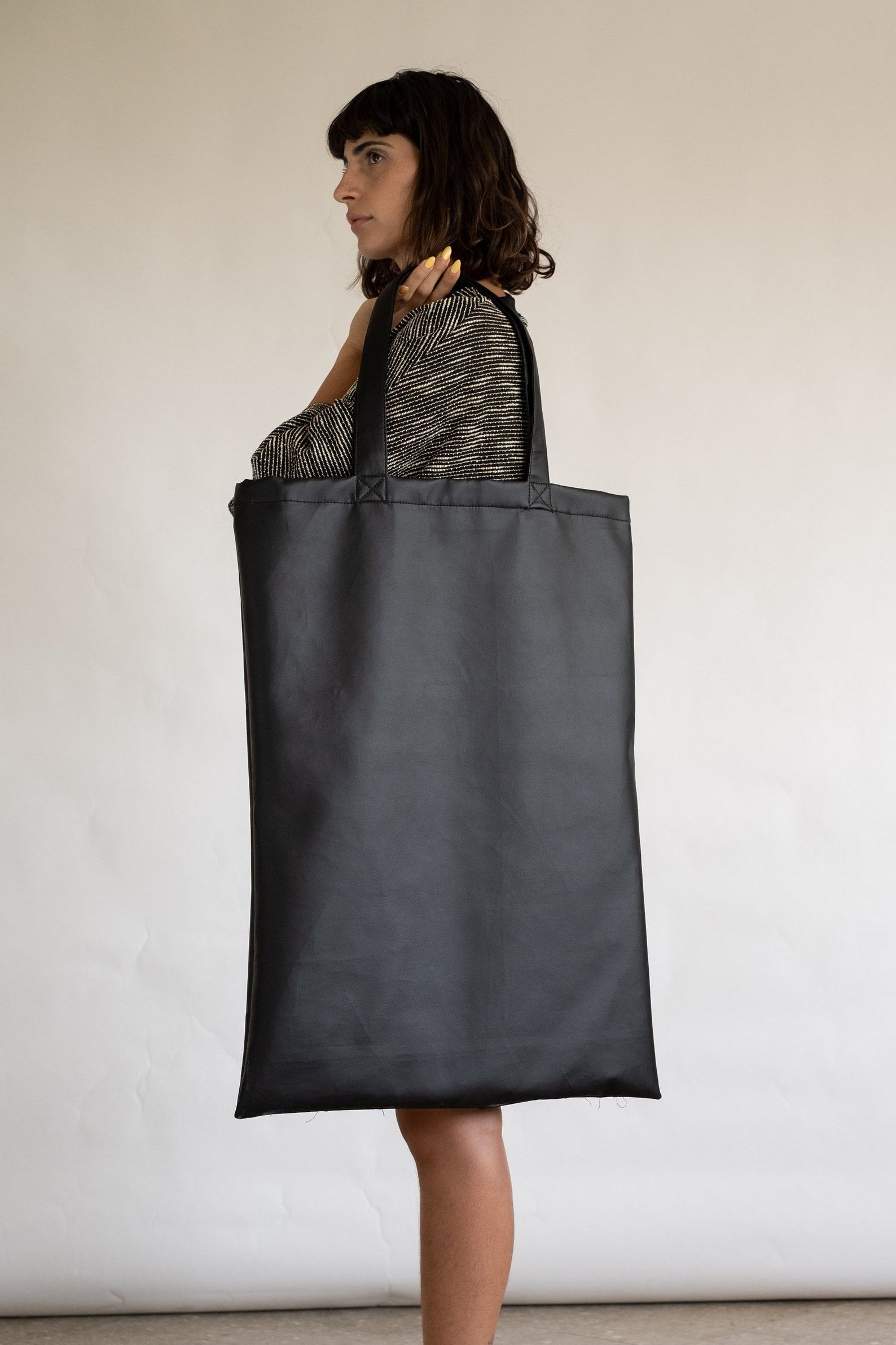 Captivating Black Vegan Leather Bag Ethical Style Meets Timeless Elegance - Image 4