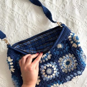 Captivating Blue Granny Square Crochet Bag A Timeless Knitted Crossbody for Everyday Style