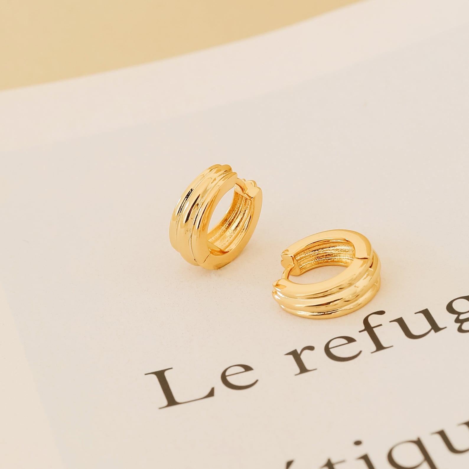 Captivating Canal Chunky Hoops Elevate Your Style with Minimalist Gold Jewelry