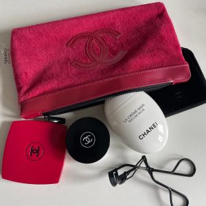 Captivating Chanel Cosmetic Clutch A Velvet Symphony in Pink and Red