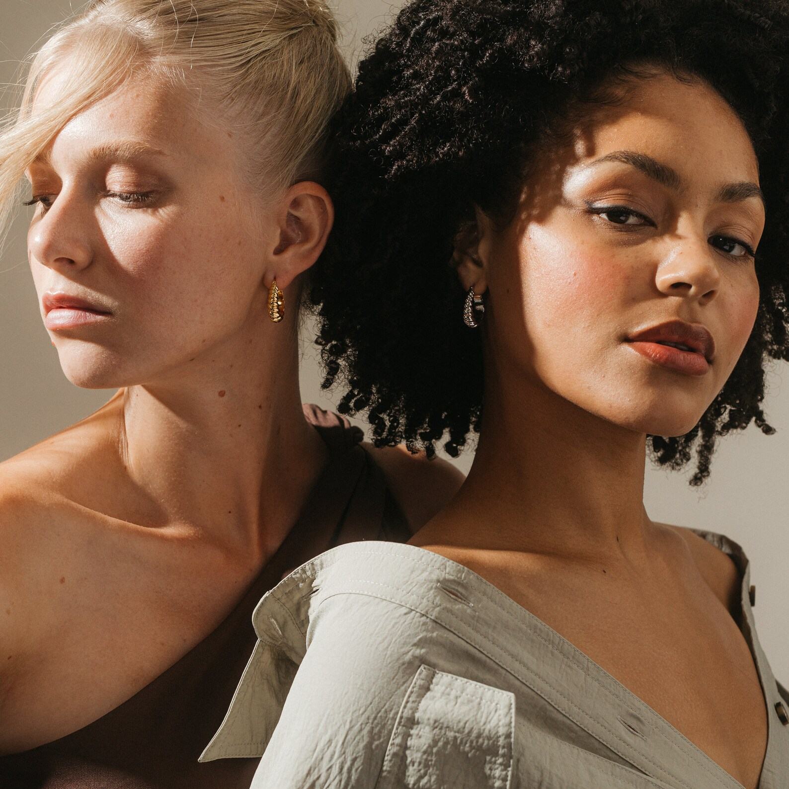 Captivating Chunky Hoops Bold Statement Earrings for a Minimalist Edge