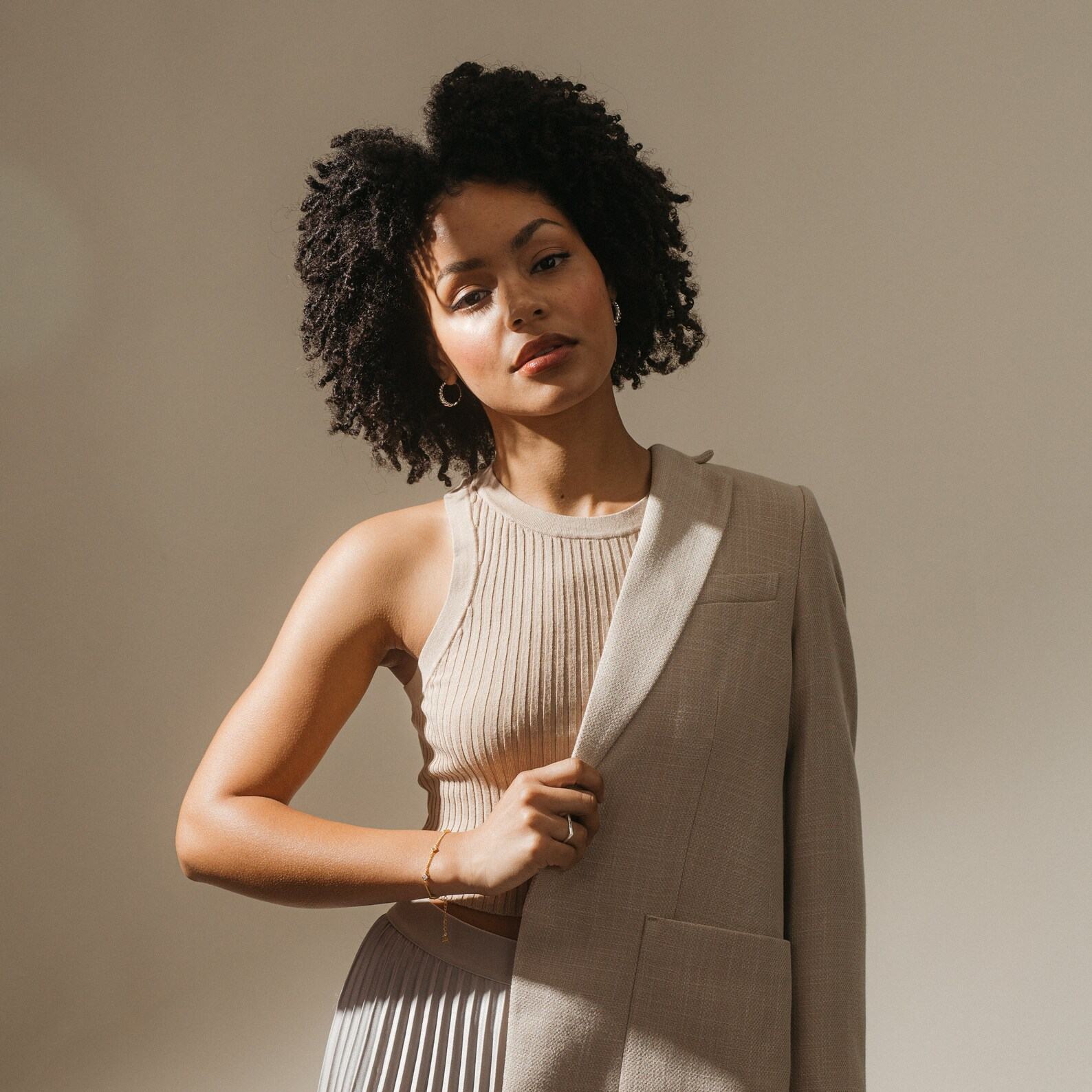 Captivating Chunky Hoops Bold Statement Earrings for a Minimalist Edge