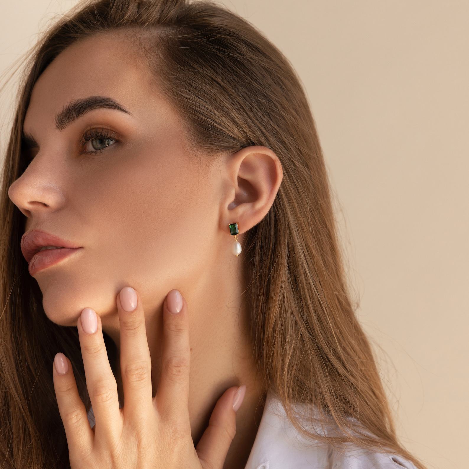 Captivating Emerald A Symphony of Green Radiance