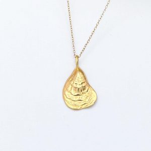 Captivating Gold Oyster Necklace Embrace the Enchanting Ocean’s Embrace