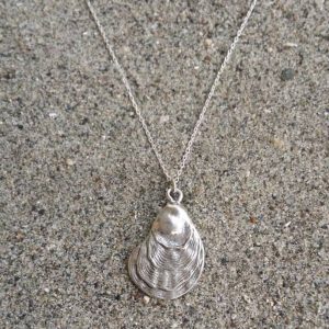 Captivating Gold Oyster Necklace Embrace the Enchanting Ocean’s Embrace