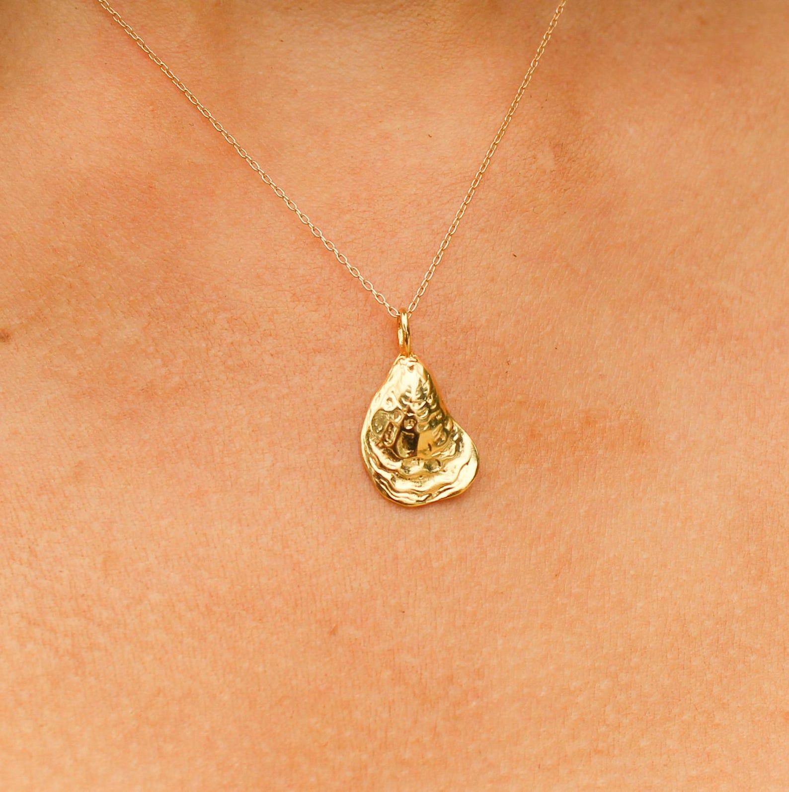 Captivating Gold Oyster Necklace Embrace the Enchanting Ocean’s Embrace