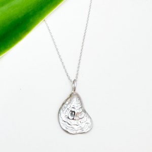Captivating Gold Oyster Necklace Embrace the Enchanting Ocean’s Embrace